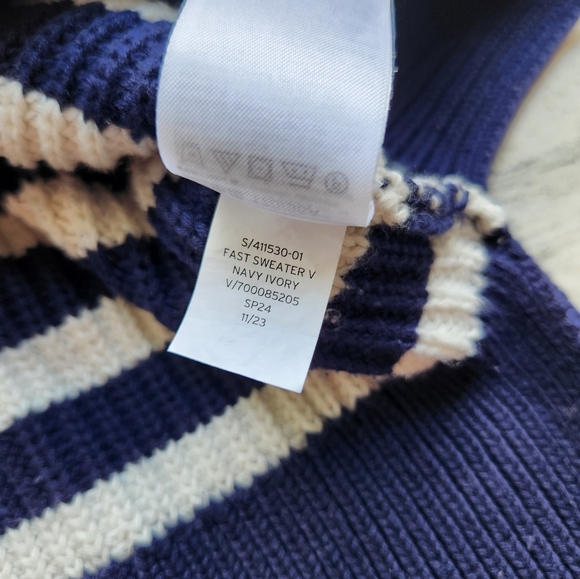 Gap Relaxed V Neck Sweater Vest Navy White Stripe Size Medium - Picture 4 of 6